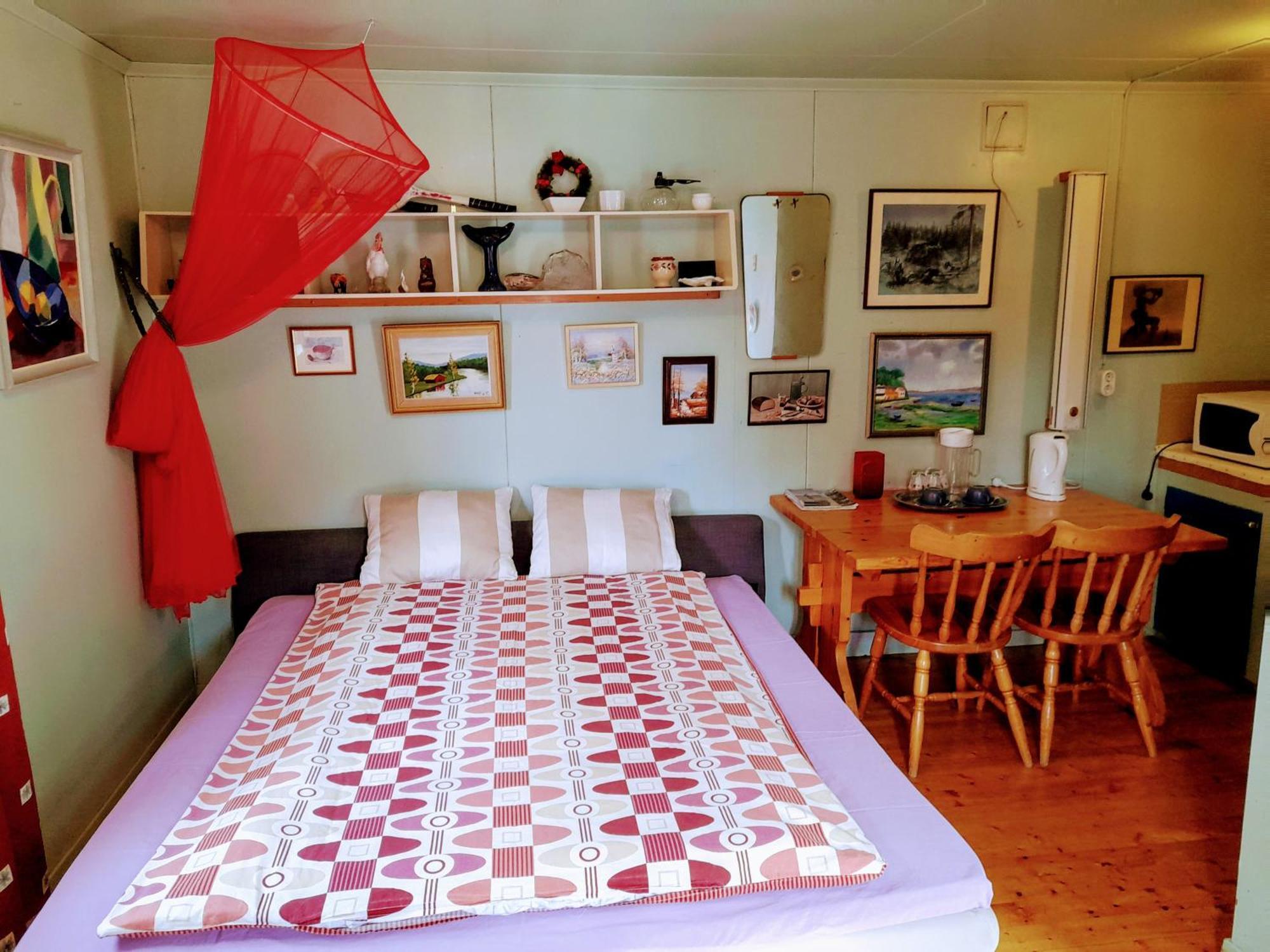 Summer Bedroom, Outside Toilet, Shower, Kitchen. 120 M From Sandbach. Bräcke Екстериор снимка