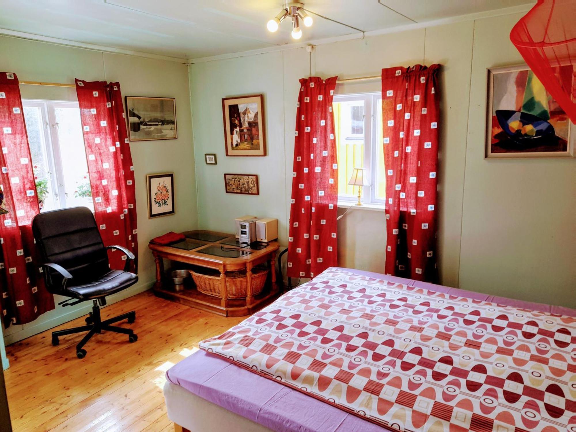 Summer Bedroom, Outside Toilet, Shower, Kitchen. 120 M From Sandbach. Bräcke Екстериор снимка