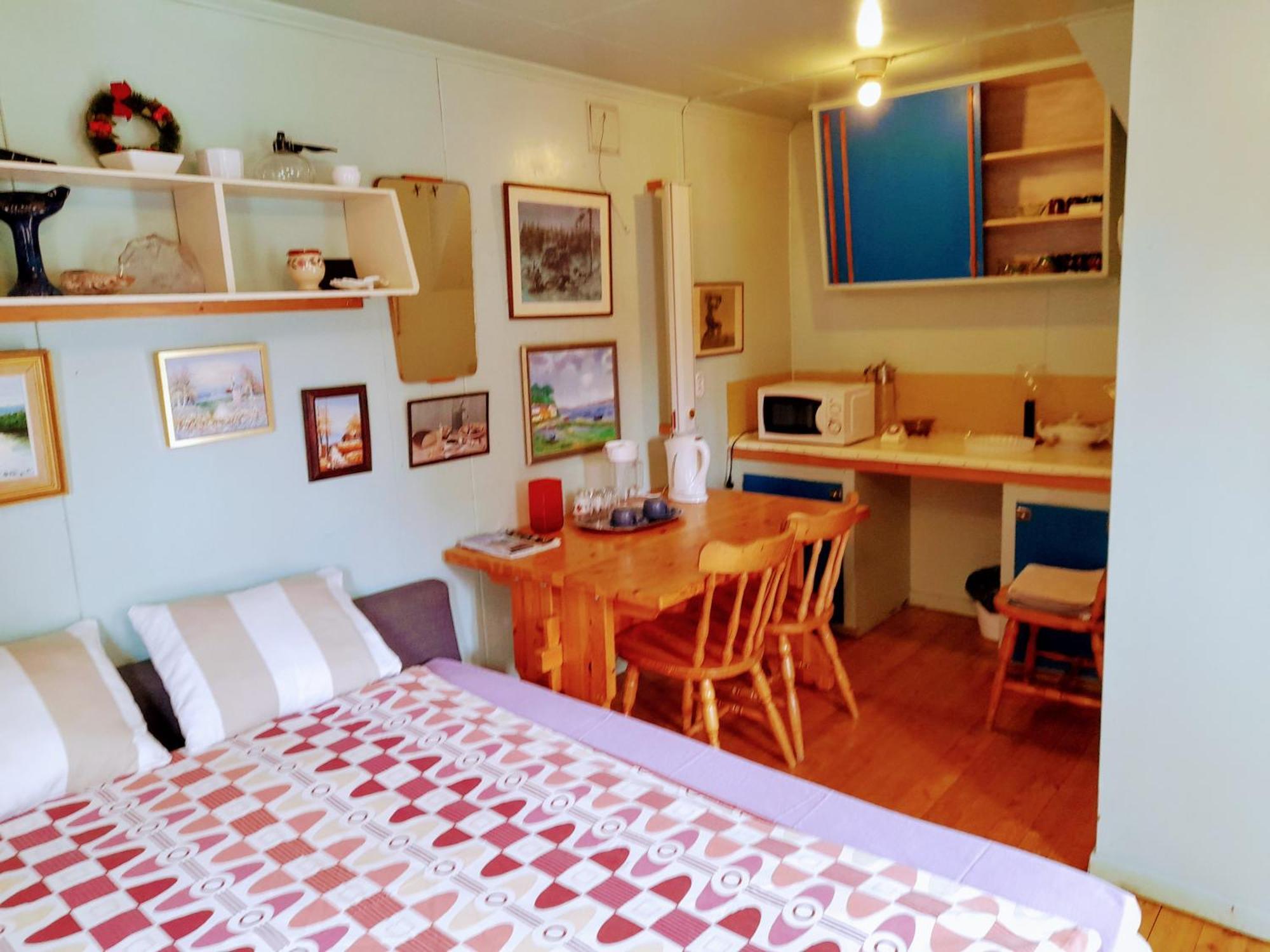 Summer Bedroom, Outside Toilet, Shower, Kitchen. 120 M From Sandbach. Bräcke Екстериор снимка
