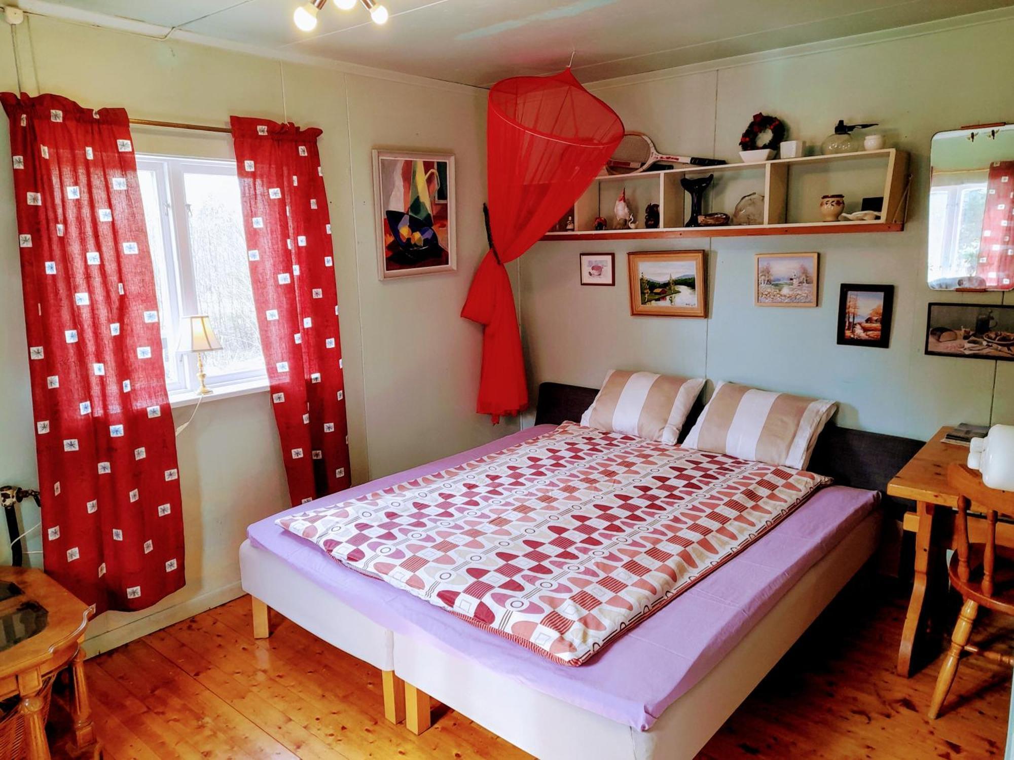 Summer Bedroom, Outside Toilet, Shower, Kitchen. 120 M From Sandbach. Bräcke Екстериор снимка
